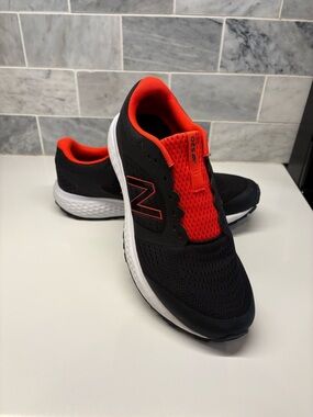 New Balance Men's 520 V6 Running Shoes-worn once, missing laces